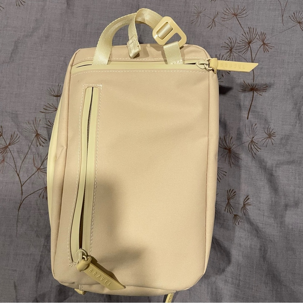 Off white gravel brand travel toiletry bag dopp kit large good condition unisex